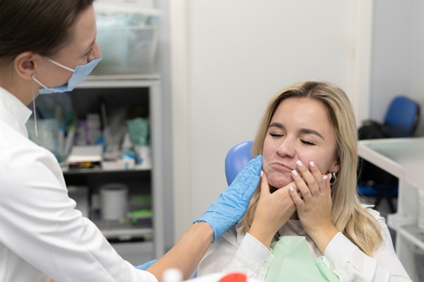 What Are The Ways A TMJ Dentist Can Help You?